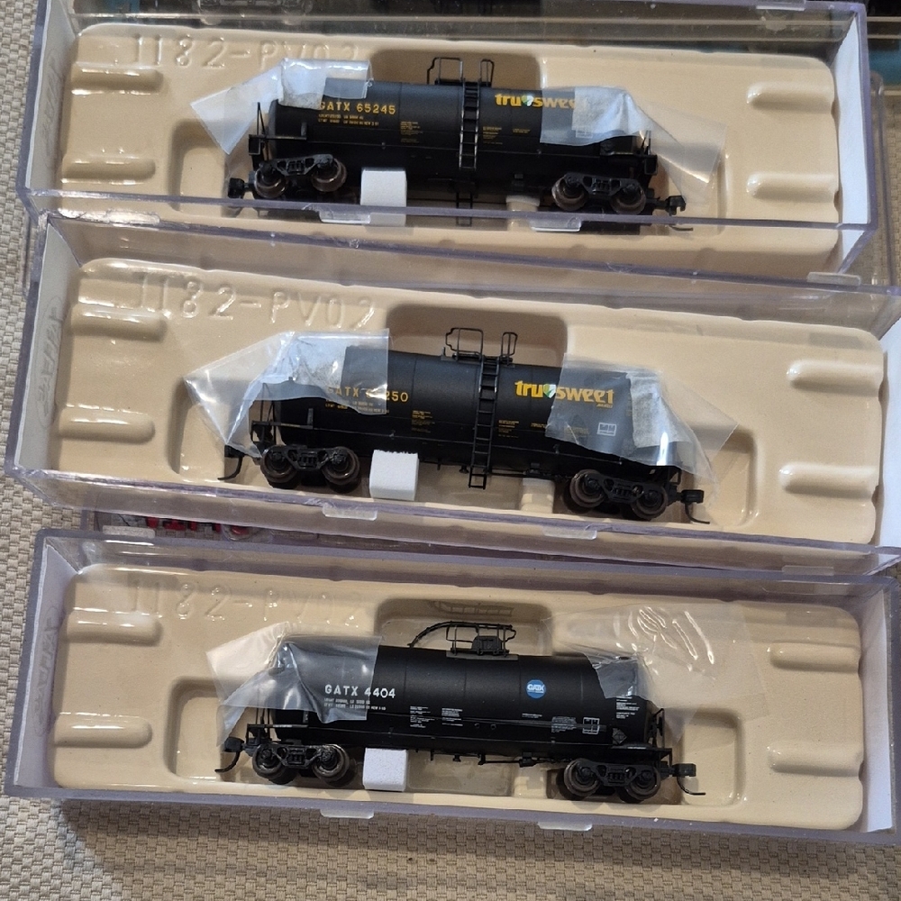 Vintage ATLAS- 10 Total- Model Train Cars Collection - Picture 6 of 9